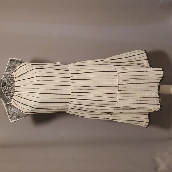 2/$15 Sale Old Navy Tiered Swing Dress sz Medium - Picture 2 of 11